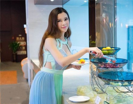 两男吃奶玩乳尖 两男互玩